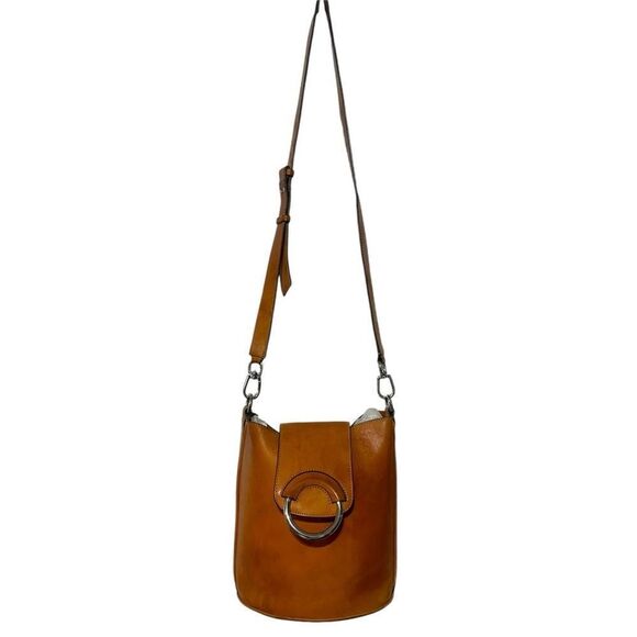 Banana Republic Italian Vachetta Bucket Bag - Picture 2 of 16